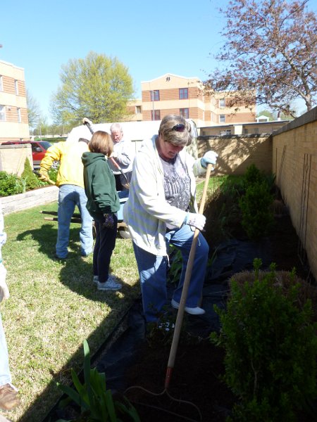 VA Garden April 2013 045